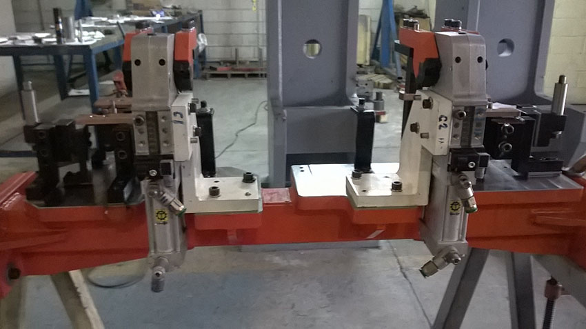 Automatic welding fixture